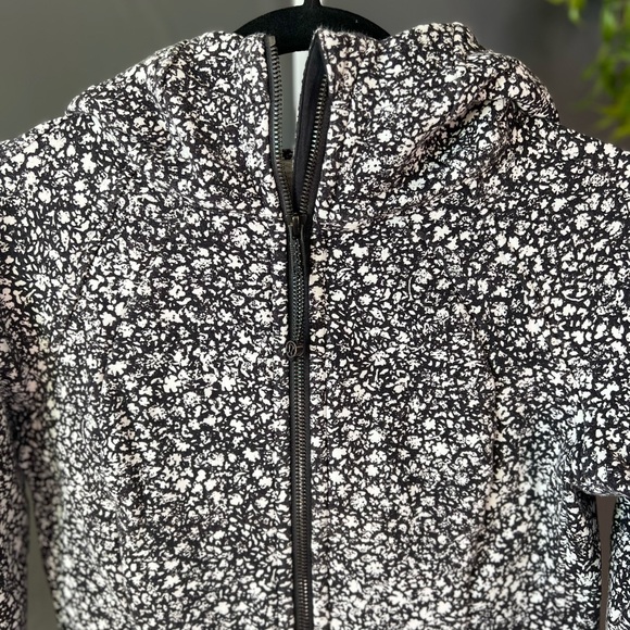 Lululemon Athletica - Picture 9 of 14